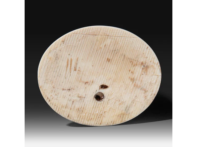 An ivory triptych sculpture of maria de medici, 19thc, h 25,5 cm - 626g (+) - afbeelding 4 van  12