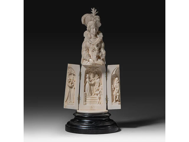 An ivory triptych sculpture of maria de medici, 19thc, h 25,5 cm - 626g (+) - afbeelding 5 van  12