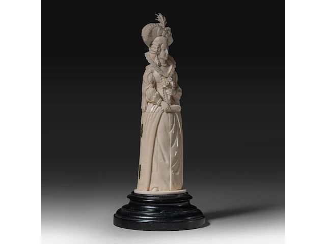 An ivory triptych sculpture of maria de medici, 19thc, h 25,5 cm - 626g (+) - afbeelding 11 van  12