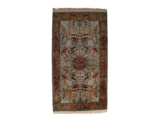 An oriental woollen rug, decorated with various animals 275 x 142 cm. (108.26 x 55.90 in.) - afbeelding 1 van  6