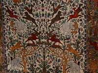 An oriental woollen rug, decorated with various animals 275 x 142 cm. (108.26 x 55.90 in.) - afbeelding 4 van  6