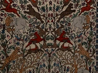 An oriental woollen rug, decorated with various animals 275 x 142 cm. (108.26 x 55.90 in.) - afbeelding 6 van  6