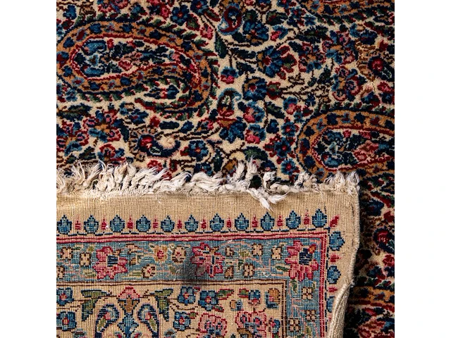 An oriental woollen rug with boteh pattern, iran 229 x 137 cm. (90.15 x 53.93 in.) - afbeelding 3 van  3