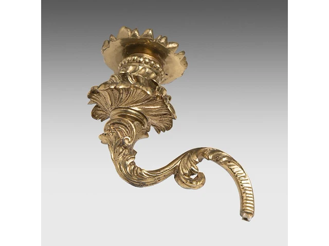 Anatole guillot (1865-1911), a neoclassical gilt bronze sculpture of diana and her hunting dog, accompanied by a pair of matching candelabra diana: 34 cm. (13.39 in.), the candelabra: 65 cm. (25.58 in.) - afbeelding 3 van  32