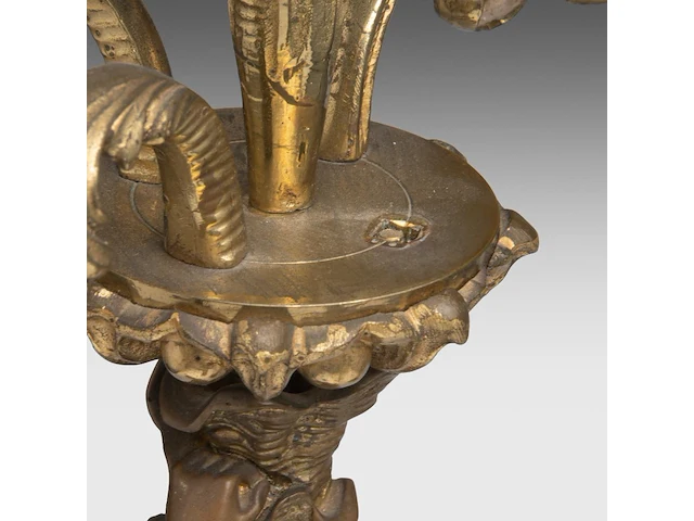 Anatole guillot (1865-1911), a neoclassical gilt bronze sculpture of diana and her hunting dog, accompanied by a pair of matching candelabra diana: 34 cm. (13.39 in.), the candelabra: 65 cm. (25.58 in.) - afbeelding 4 van  32