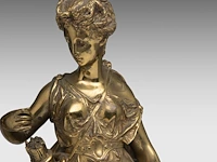 Anatole guillot (1865-1911), a neoclassical gilt bronze sculpture of diana and her hunting dog, accompanied by a pair of matching candelabra diana: 34 cm. (13.39 in.), the candelabra: 65 cm. (25.58 in.) - afbeelding 30 van  32