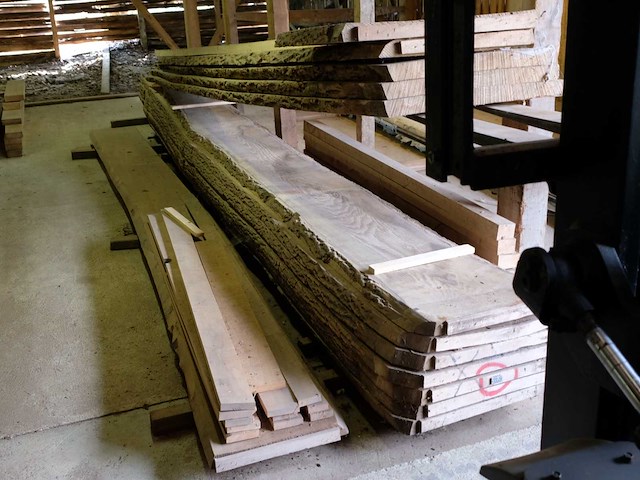 Andere houten en essen- en kersenplaten/planken in verschillende maten kavel 1 - afbeelding 1 van  4