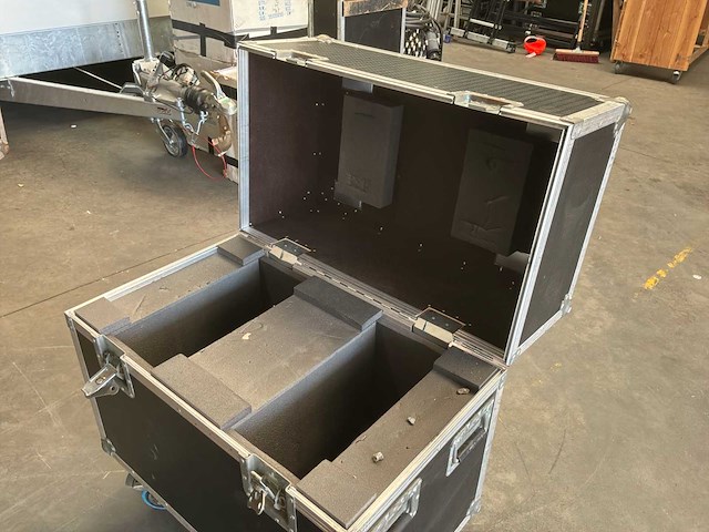 Andere toneelrekwisieten - lege flycase met schuim - afbeelding 3 van  12