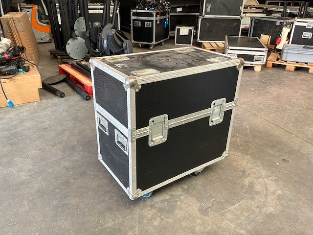 Andere toneelrekwisieten - lege flycase met schuim - afbeelding 5 van  12