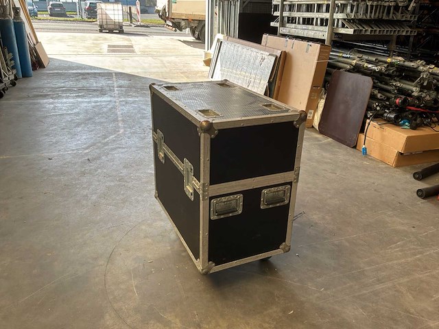 Andere toneelrekwisieten - lege flycase met schuim - afbeelding 6 van  12