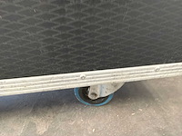 Andere toneelrekwisieten - lege flycase met schuim - afbeelding 12 van  12