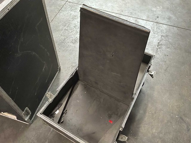 Andere toneelrekwisieten - lege vliegkoffer - afbeelding 4 van  12