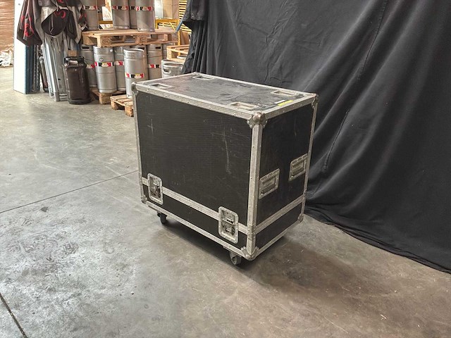Andere toneelrekwisieten - lege vliegkoffer - afbeelding 1 van  12