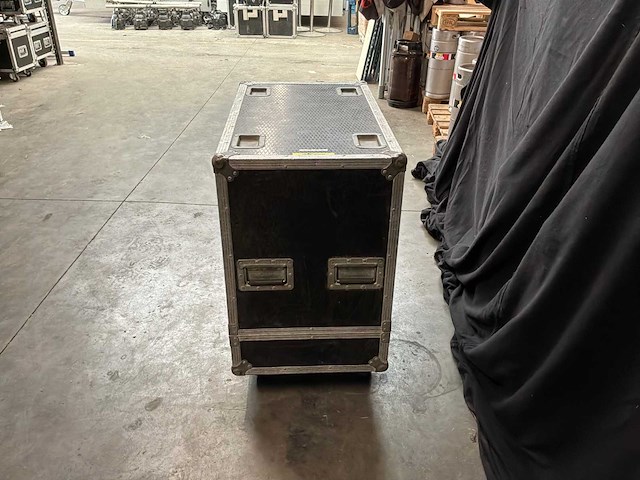 Andere toneelrekwisieten - lege vliegkoffer - afbeelding 5 van  12