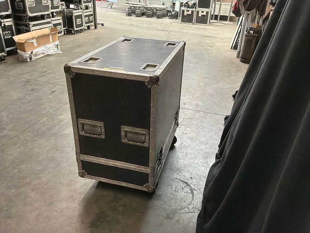 Andere toneelrekwisieten - lege vliegkoffer - afbeelding 6 van  12