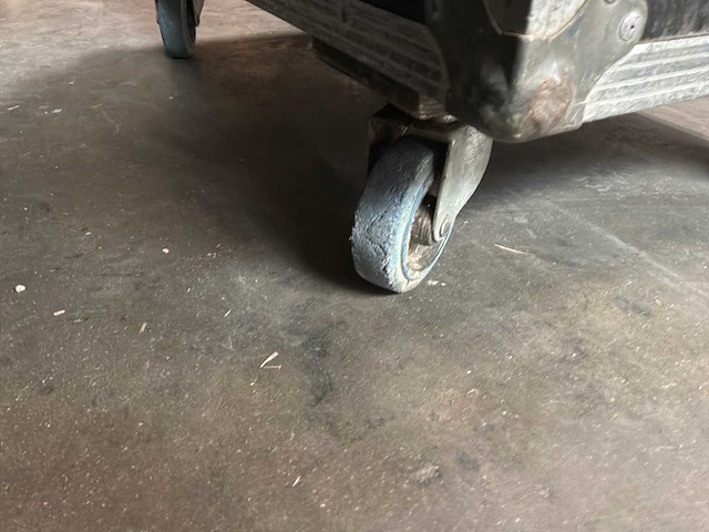 Andere toneelrekwisieten - lege vliegkoffer - afbeelding 12 van  12