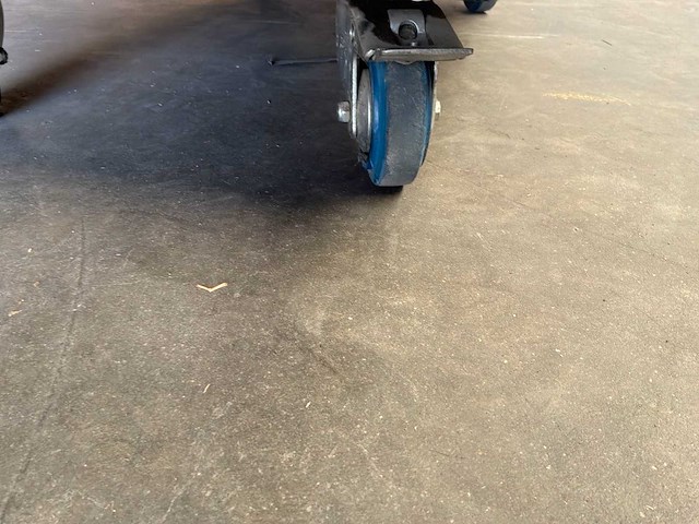 Andere toneelrekwisieten - lege vliegkoffer - afbeelding 9 van  9