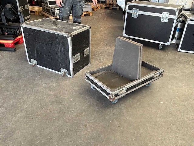 Andere toneelrekwisieten - lege vliegkoffer - afbeelding 6 van  7