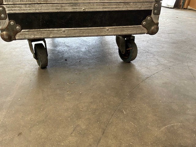 Andere toneelrekwisieten - lege vliegkoffer - afbeelding 5 van  8