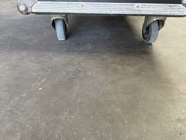 Andere toneelrekwisieten - lege vliegkoffer - afbeelding 6 van  8