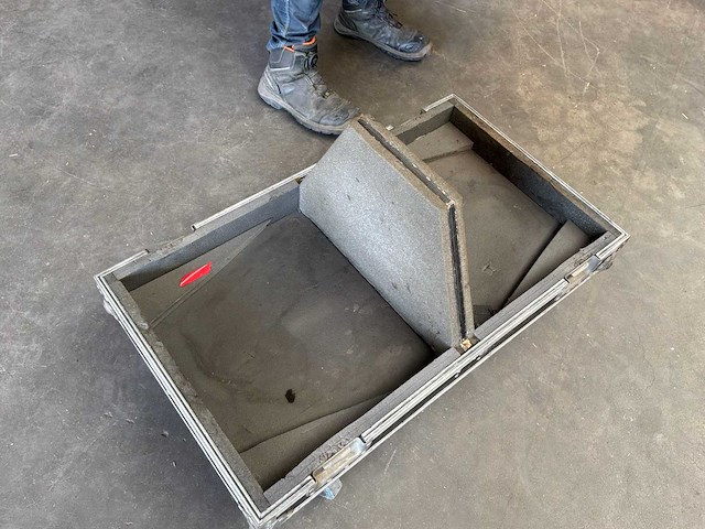 Andere toneelrekwisieten - lege vliegkoffer - afbeelding 7 van  8