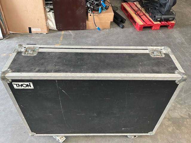 Andere toneelrekwisieten - lege vliegkoffer - afbeelding 4 van  7