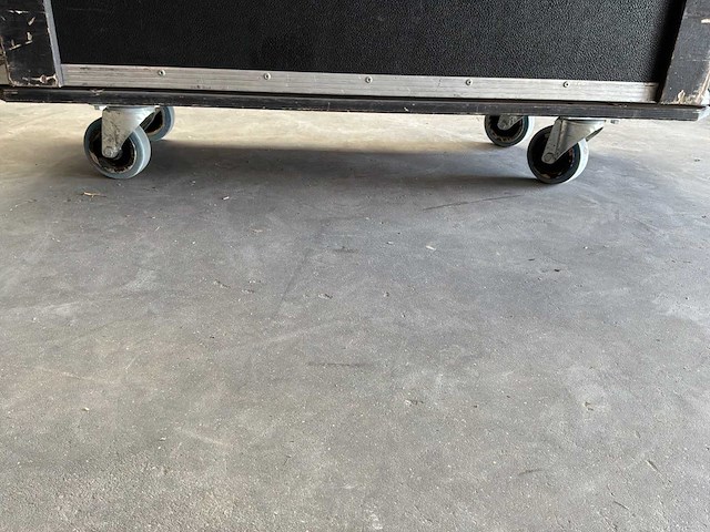 Andere toneelrekwisieten - lege vliegkoffer - afbeelding 6 van  7