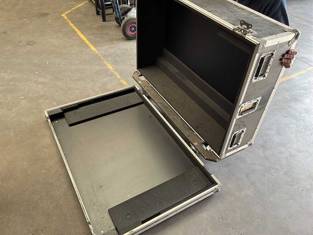 Andere toneelrekwisieten - lege vliegkoffer - afbeelding 7 van  7