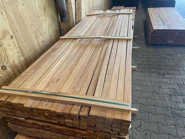 Angelim pedra latten geschaafd 2450-2750x45x20mm (285x) - afbeelding 1 van  3