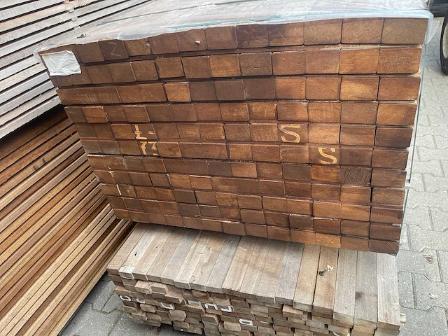 Angelim pedra ondelriggers geschaafd 1300x68x45mm (143x) - afbeelding 3 van  3