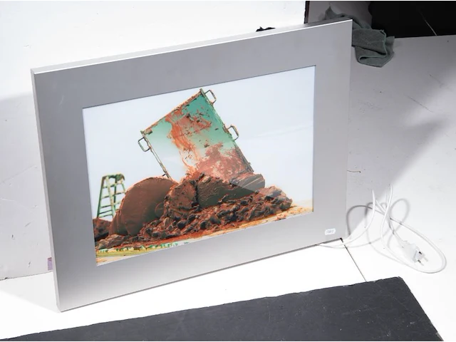 Anish kapoor (1954), 'svayambh' (2007), light box, n° 71/80, 50 x 60 cm. (19.67 x 23.62 in.) - afbeelding 5 van  5