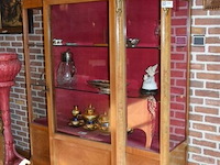 Aniteke vitrinekast in walnoot louis xv - afbeelding 1 van  4