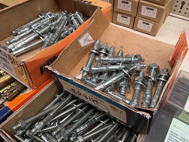 Ankerbouten en staal nagels - afbeelding 3 van  7