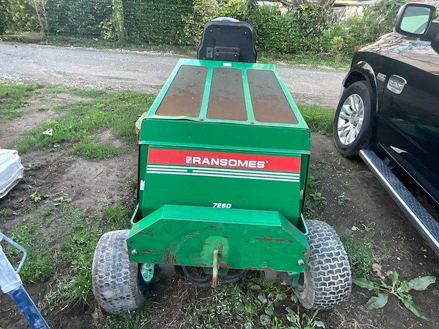 Ansomes frontline 728d - 4-wiel aangedreven frontmaaier (ride-on) met diesel motor en frontmaaidek - afbeelding 7 van  11