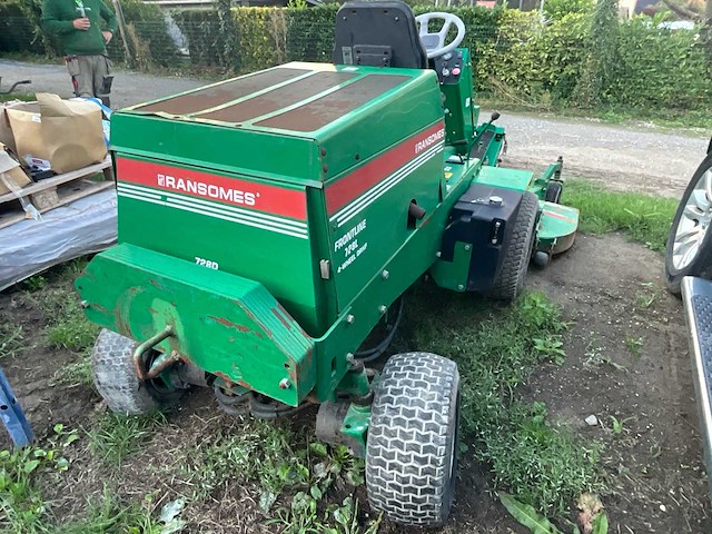 Ansomes frontline 728d - 4-wiel aangedreven frontmaaier (ride-on) met diesel motor en frontmaaidek - afbeelding 8 van  11