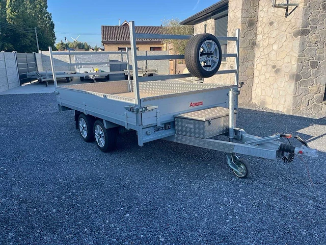 Anssems flatbed trailer / zijpanelen anssems flatbed trailer 3.000 kg – dubbelassige – volledig afgedekte aluminium flat truck – aluminium velgen - afbeelding 1 van  8