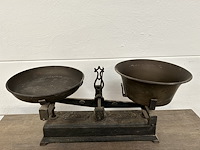 Antiek bascule - metaal met koper schalen - afbeelding 2 van  2