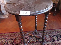 Antiek bijzettafeltje