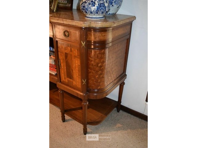 Antiek dressoir in neoklassieke stijl met marmeren blad - afbeelding 2 van  4