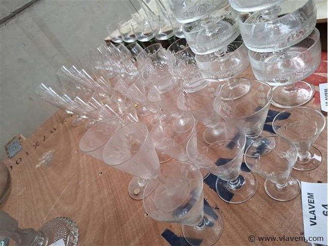 Antiek glaswerk - afbeelding 1 van  3