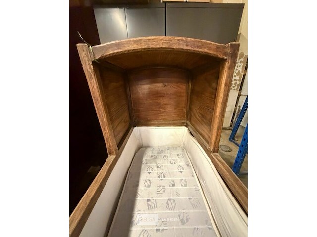 Antiek hout kinderbedje - afbeelding 3 van  5