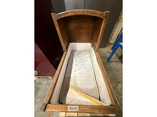 Antiek hout kinderbedje - afbeelding 4 van  5