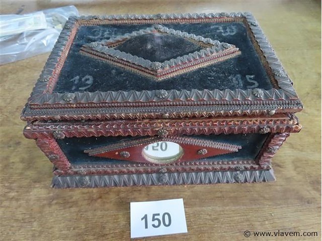 Antiek kistje 1915 gedateerd 28x19cm, h 15cm - afbeelding 1 van  6