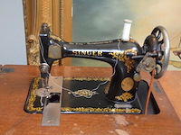 Antiek naaimachine op tafel singer y159656 - afbeelding 7 van  10