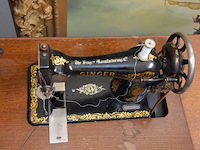 Antiek naaimachine op tafel singer y159656 - afbeelding 9 van  10