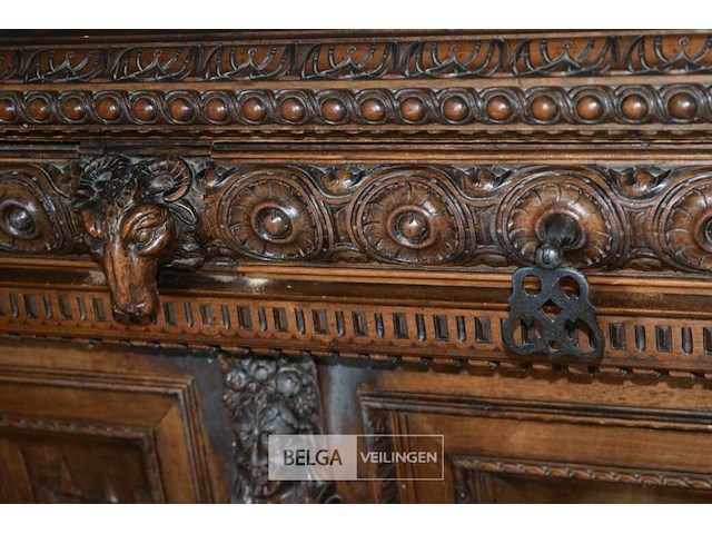 Antiek renaissance-serveerbuffet - afbeelding 5 van  7