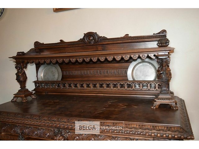 Antiek renaissance-serveerbuffet - afbeelding 6 van  7