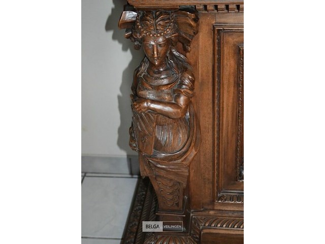 Antiek renaissance-serveerbuffet - afbeelding 7 van  7