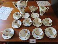 Antiek servies met bloemen - afbeelding 1 van  6