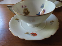 Antiek servies met bloemen - afbeelding 2 van  6